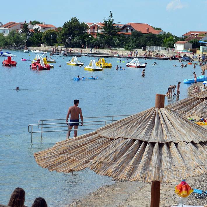Ganze Ferienwohnung, Zimmer in Sukošan mit Balkon, Klimaanlage, W-Lan (5188-1) in Sukosan, Zadar