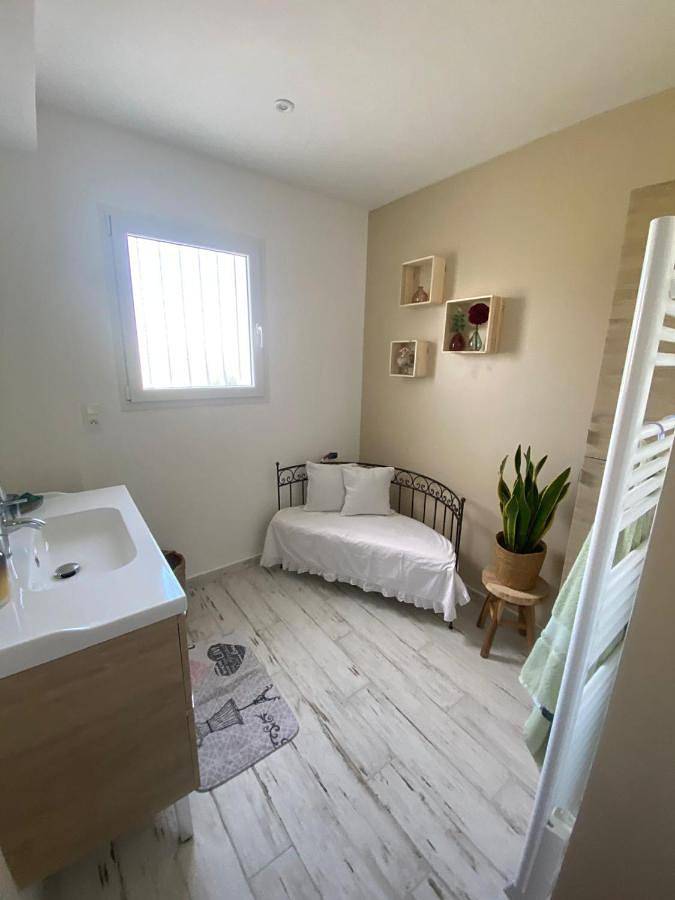 One-Bedroom House in Cuvilly, Oise
