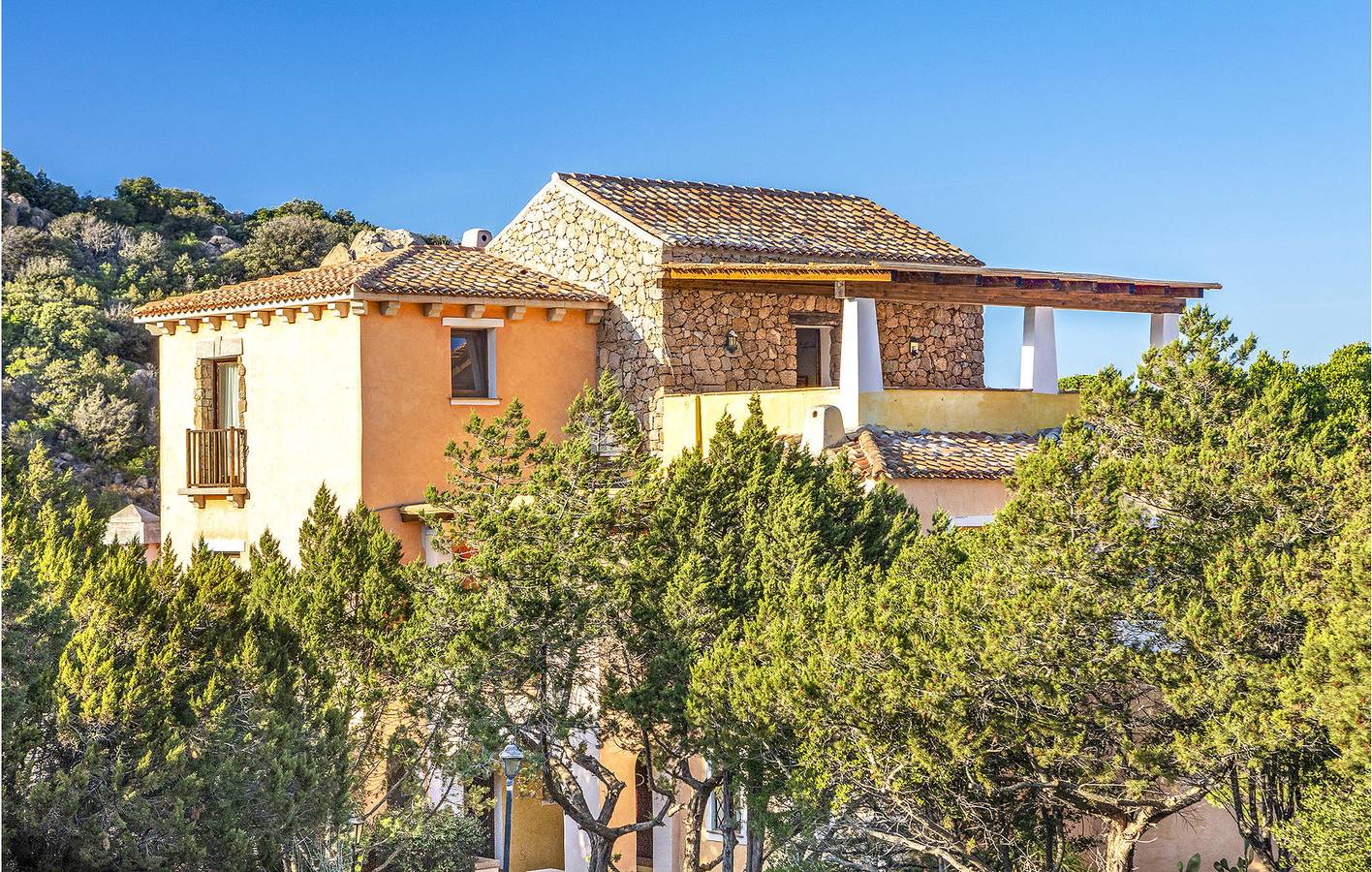 Ganze Ferienwohnung, Sardinien Apartment w/ AC, Parkplatz, Pool & Küche - 2km zum Baja Beach in Liscia di Vacca, Arzachena