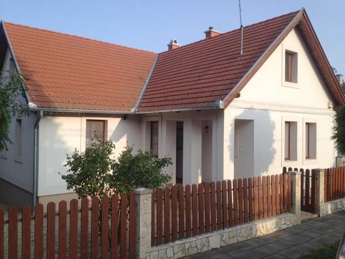 Location de vacances pour 6 personnes, avec Balcon et Jacuzzi ainsi que Terrasse et Jardin à Szigliget