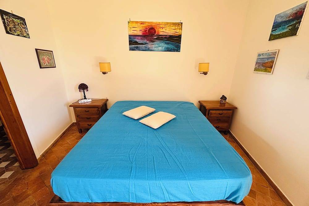 Entire apartment, Elegant and Spacious Apartment in the heart of Bracciano near Rome in Bracciano, Lake Bracciano