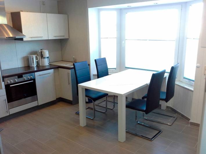 Ganze Ferienwohnung, Apartment mit Meerblick, Terrasse und Parkplatz, 2 km zum Strand in Ückeritz, Usedom