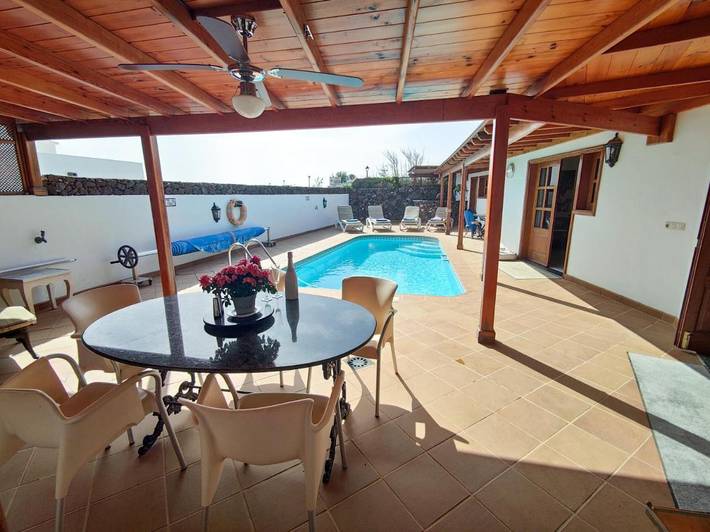 Location de vacances pour 6 personnes, avec vue ainsi que jardin et piscine dans El Mojón (Lanzarote) - 3