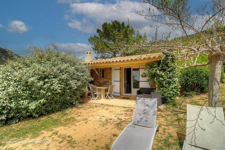 Gîte pour 4 personnes, avec Terrasse ainsi que Piscine et Vue à Monacia-d'Aullène - 3