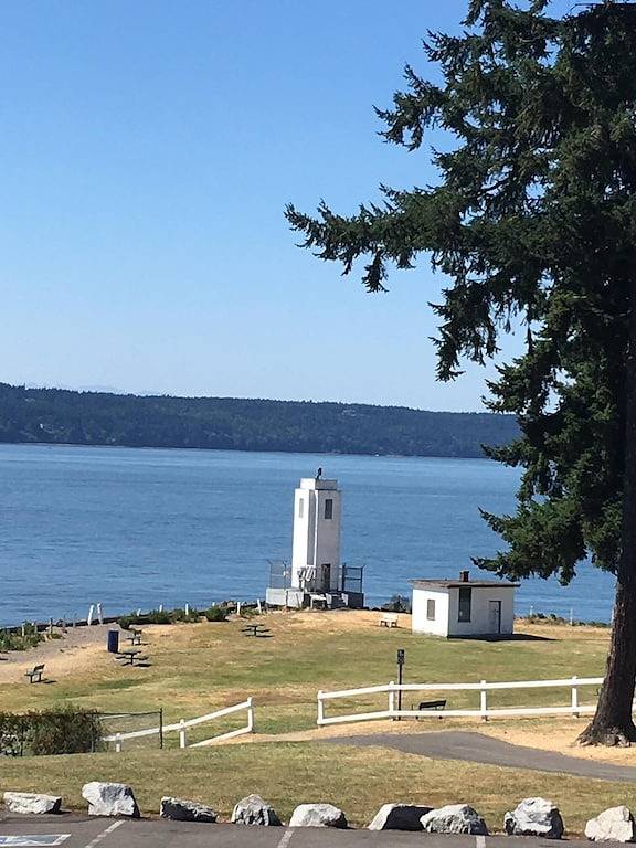 Vacation rental for 8 people, with balcony and yard, with pets in Pierce County