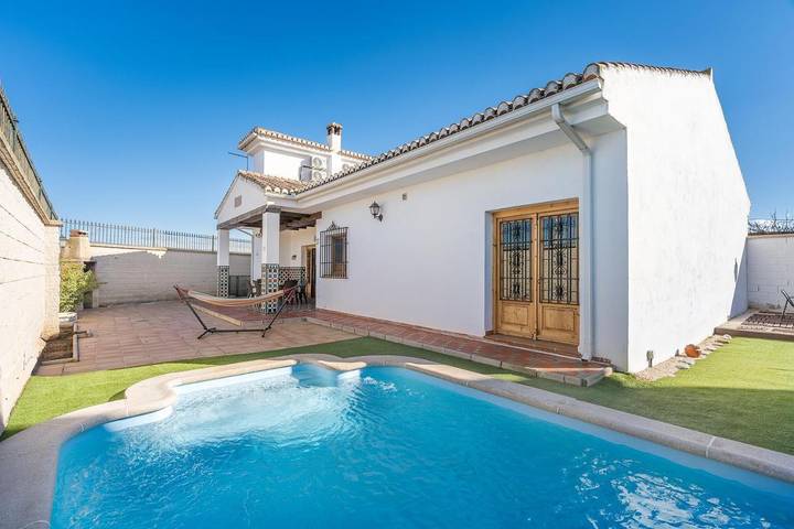 Casa de vacaciones para 8 personas, con vistas además de piscina y jardín, Se admiten mascotas - 1