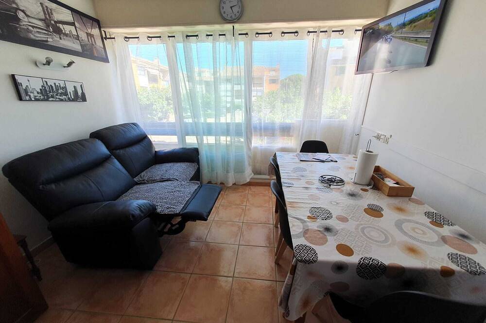 Entire apartment, 4-seater apartment 300m from the Boucanet beach in Le Grau-du-Roi, Côte d'Améthyste