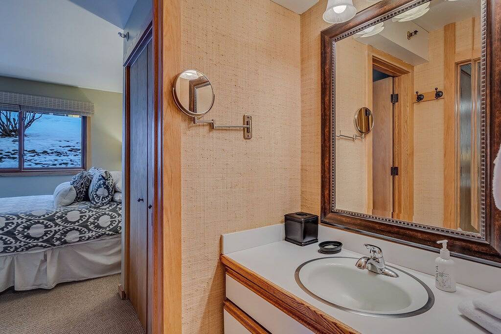 Ganze Wohnung, 🏔️Ski-In, Ski-Out~Hot Tub~Studio Deluxe 402🏔️ in Snowmass Village, Aspen Snowmass