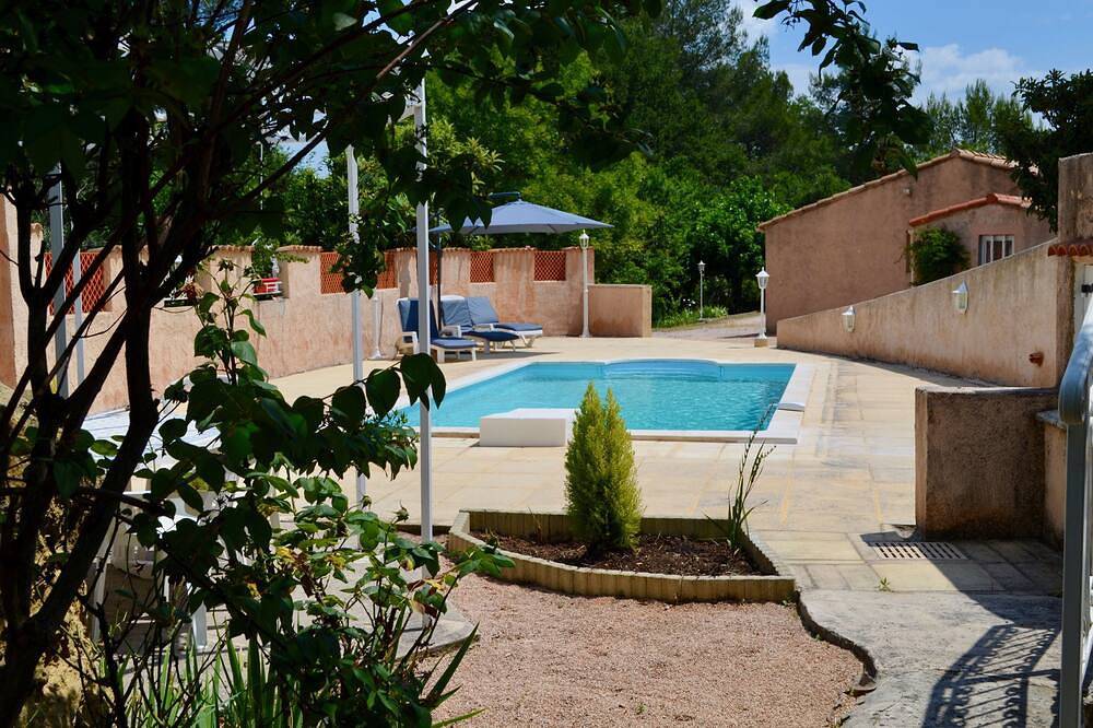 Villa provençale avec piscine et jardin arboré au coeur de la Provence Verte in La Celle (Var), Région de Brignoles