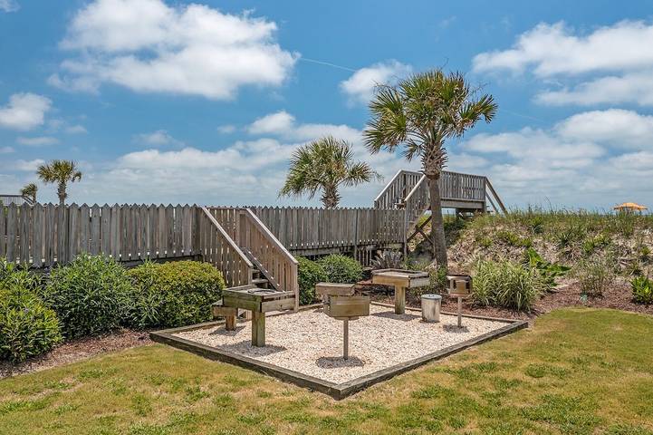 Vacation rental for 4 people, with pool and balcony in Holden Beach