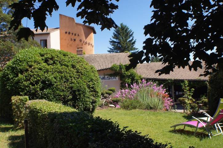 Hôtel pour 4 personnes, avec Balcon et Terrasse ainsi que Jardin et Piscine
