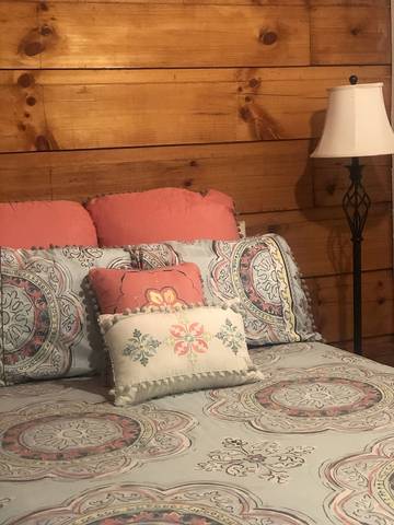 Log Cabin for 4 Guests in Big South Fork National River and Recreation Area, Tennessee, Picture 2