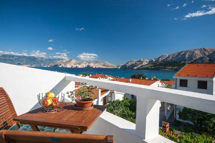 Ferienwohnung für 2 Personen, mit Balkon in Baska