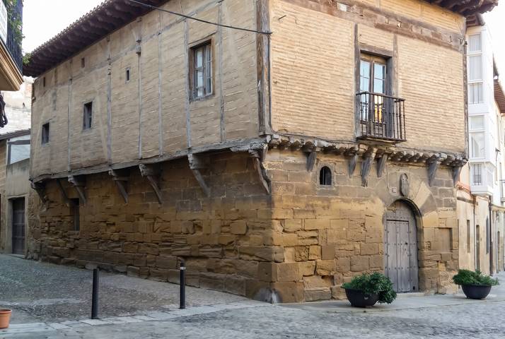 Entire apartment, Elegant apartment in Briones, 100 sqm, with terrace and parking in Briones, La Rioja Province