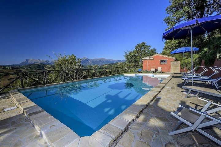 Ferienwohnung für 4 Personen, mit Garten und Pool
