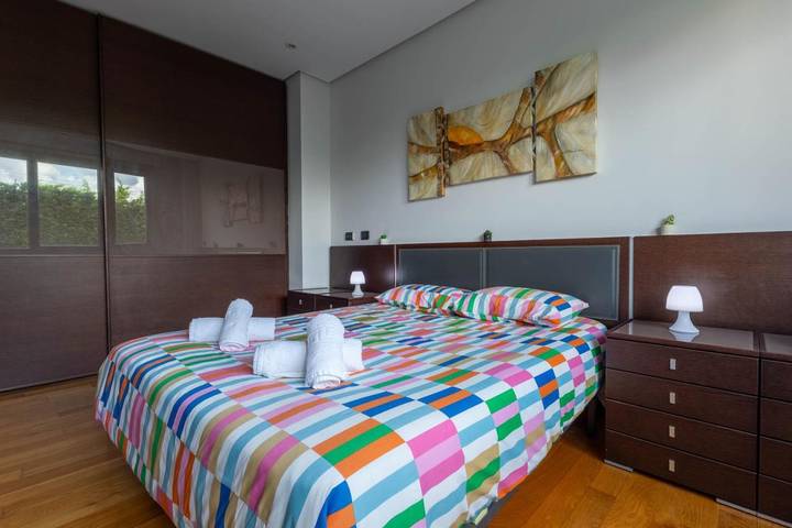 Chalet para 12 personas, con Jacuzzi y Terraza además de Piscina y Vistas en Comarca de Santander - 3