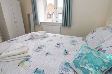 Log Cabin for 4 People in Poole, Poole Harbour, Photo 2