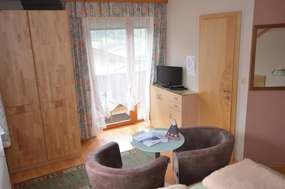 Zimmer 3 - Haus Pfandler in Tuxer Alpen, Buch in Tirol