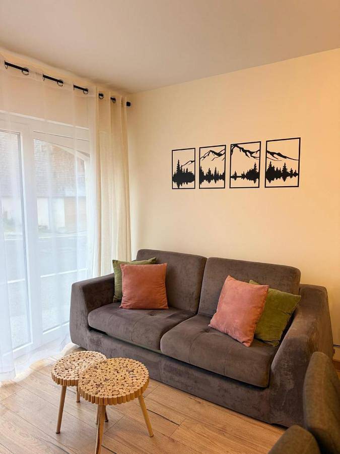 Appartement entier, One-Bedroom Apartment in Mijoux, Parc naturel régional du Haut-Jura