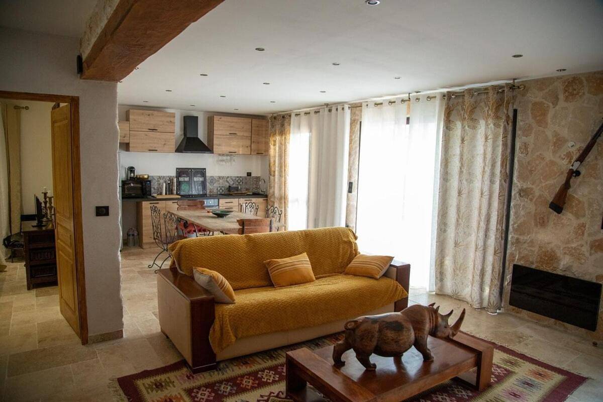 Appartement entier, La Fontaine Dorée - Jacuzzi, Piscine & Vue in Montlaux, Région de Forcalquier