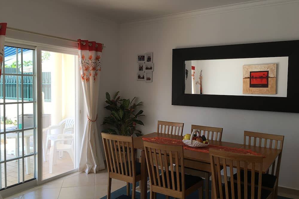 Une impressionnante villa avec piscine privée, climatisation, vastes jardins + Wifi gratuit in Ferragudo, District de Faro