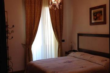 Villa for 6 Guests in Siena, Siena Province, Picture 2