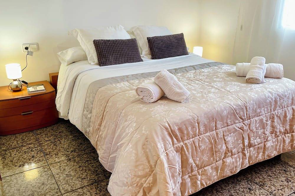 Family villa in Alcanar Playa with swimming pool, chill out and barbecue. in Alcanar, Costa Dorada