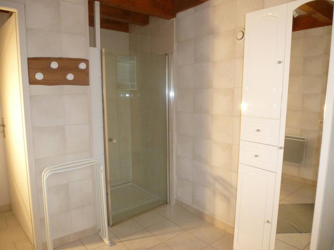 Gîte confortable de 85 m2 avec vue sur le jardin et la rivière in Saint-Maurice-Crillat, Jura Francais