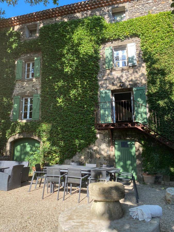 Location de vacances pour 12 personnes, avec piscine ainsi que vue et jardin à Fontès - 4