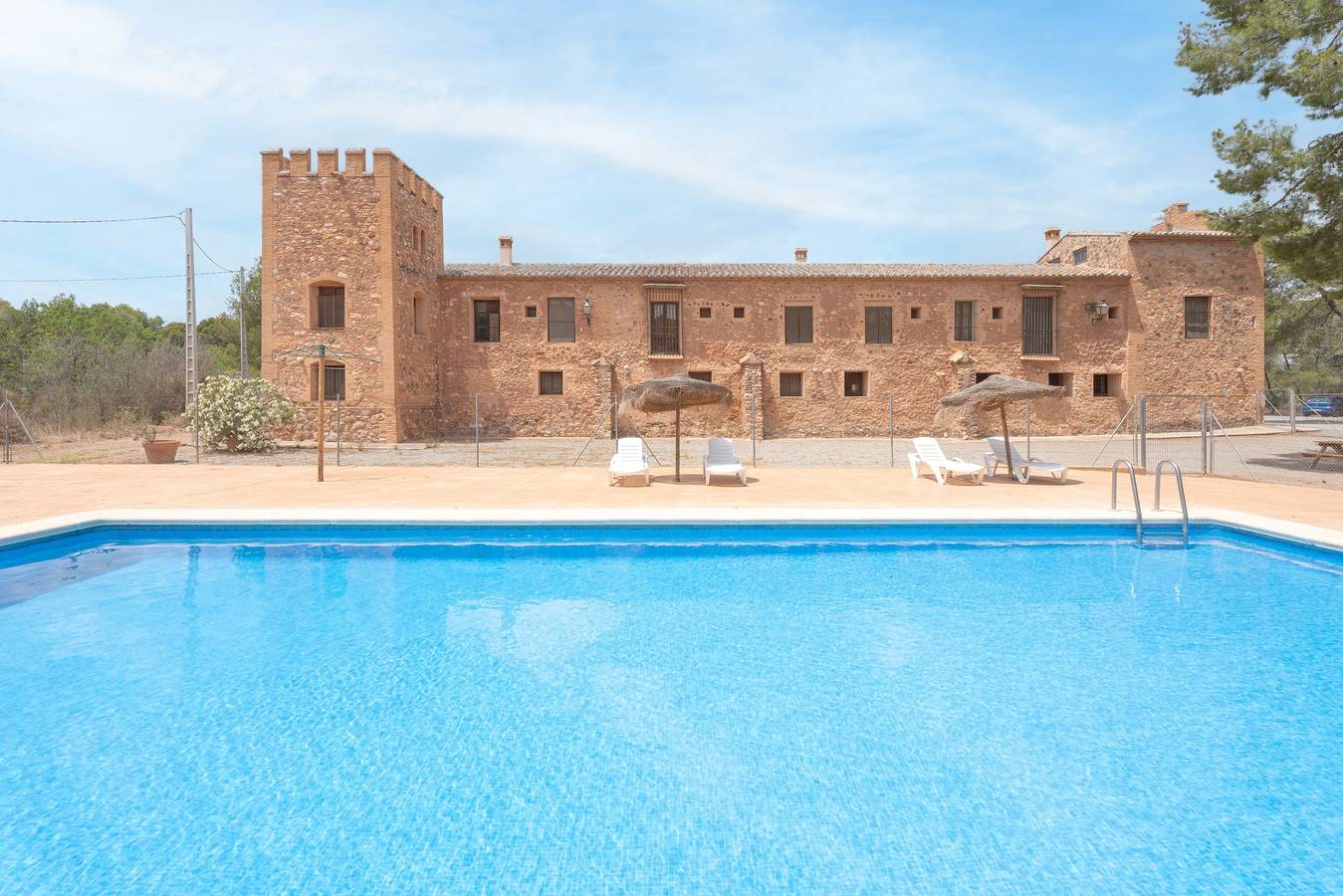 Apartamento entero, Apartamento 'Casa Cala' con vistas a la montaña, piscina y jardín compartidos in Altura (España), Provincia de Castellón