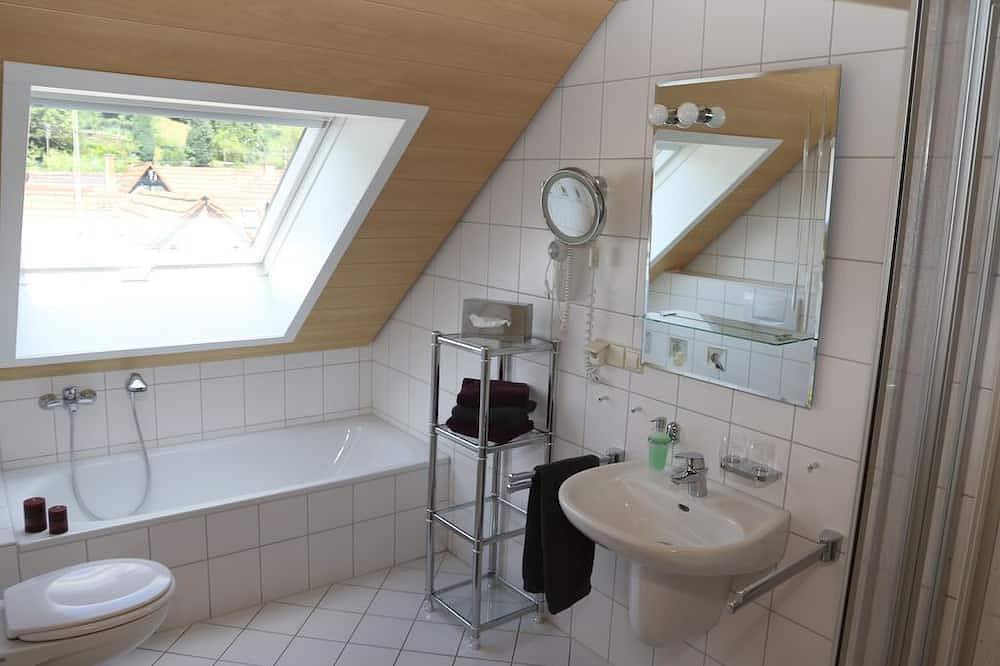 Ganze Wohnung, 4-Bettwohnung Müller-Thurgau - Ferienwohnungen im Burgunderhof in Annweiler, Südliche Weinstraße