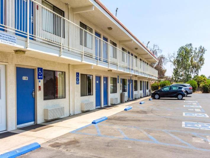 Ganze Wohnung, Bakersfield | 1 Doppelbett | Barrierefrei/Badewanne in Bakersfield, Kern County