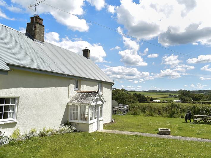 Glamping for 8 people, with garden in Cornwall