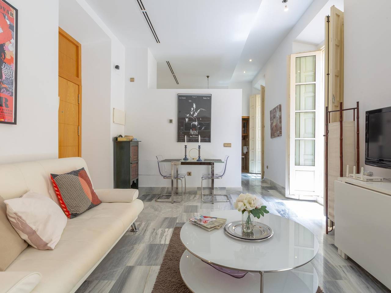 Entire holiday apartment, Apartment overlooking Plaza de la Merced in the building where Picasso was born in Málaga Central District, Malaga