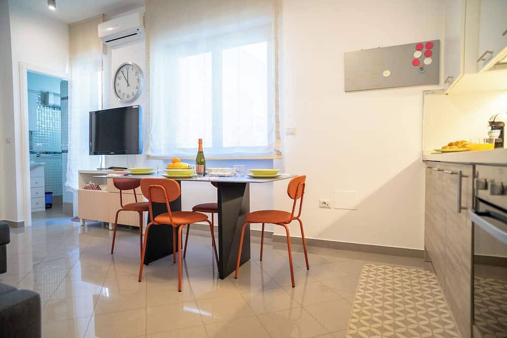 Appartamento intero, Spacious place with fast Wi-Fi and private terrace in Cutrofiano, Provincia di Lecce