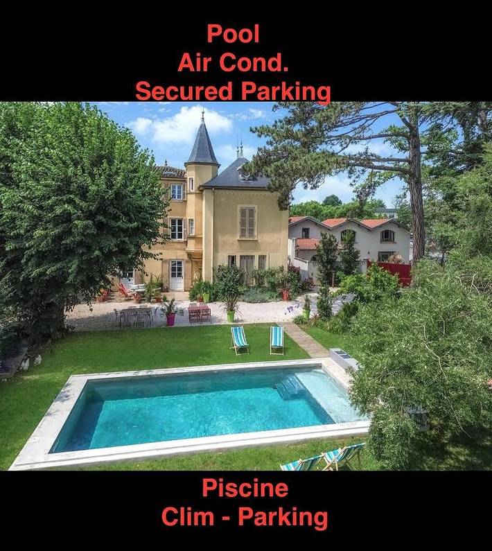 Location de vacances pour 4 personnes, avec Terrasse ainsi que Jardin et Piscine à Tassin-la-Demi-Lune