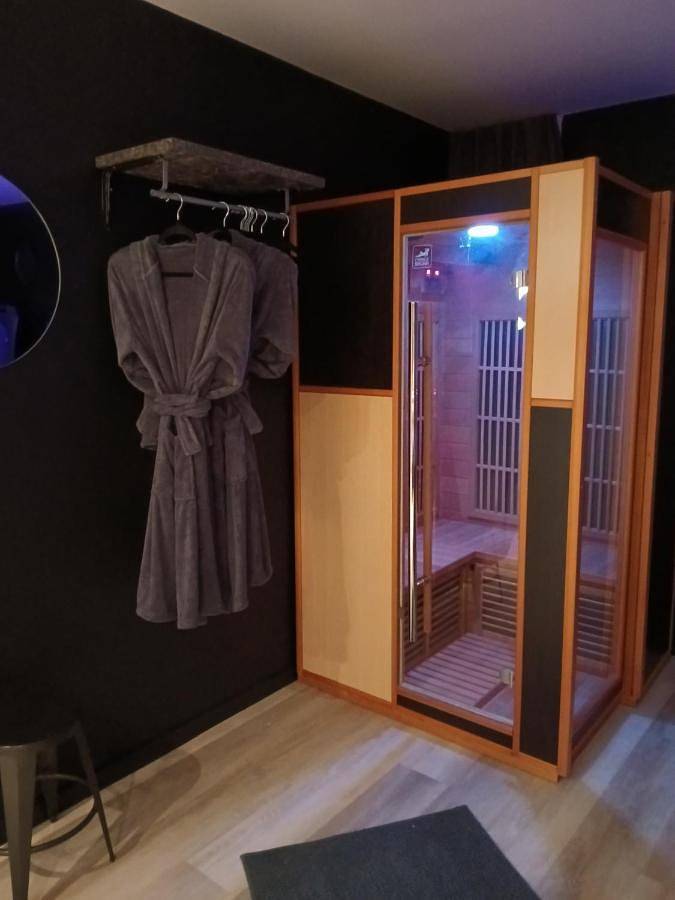 Location de vacances pour 2 personnes, avec terrasse ainsi que sauna et vue à Saint-Pois - 3