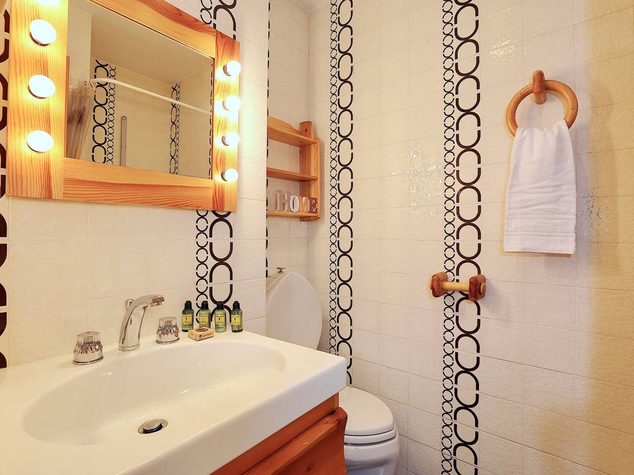 Studio entier, Studio ski aux pieds Courchevel 1850 - Parking, Wifi, Casier à skis in Courchevel 1850, Saint-Bon-Tarentaise