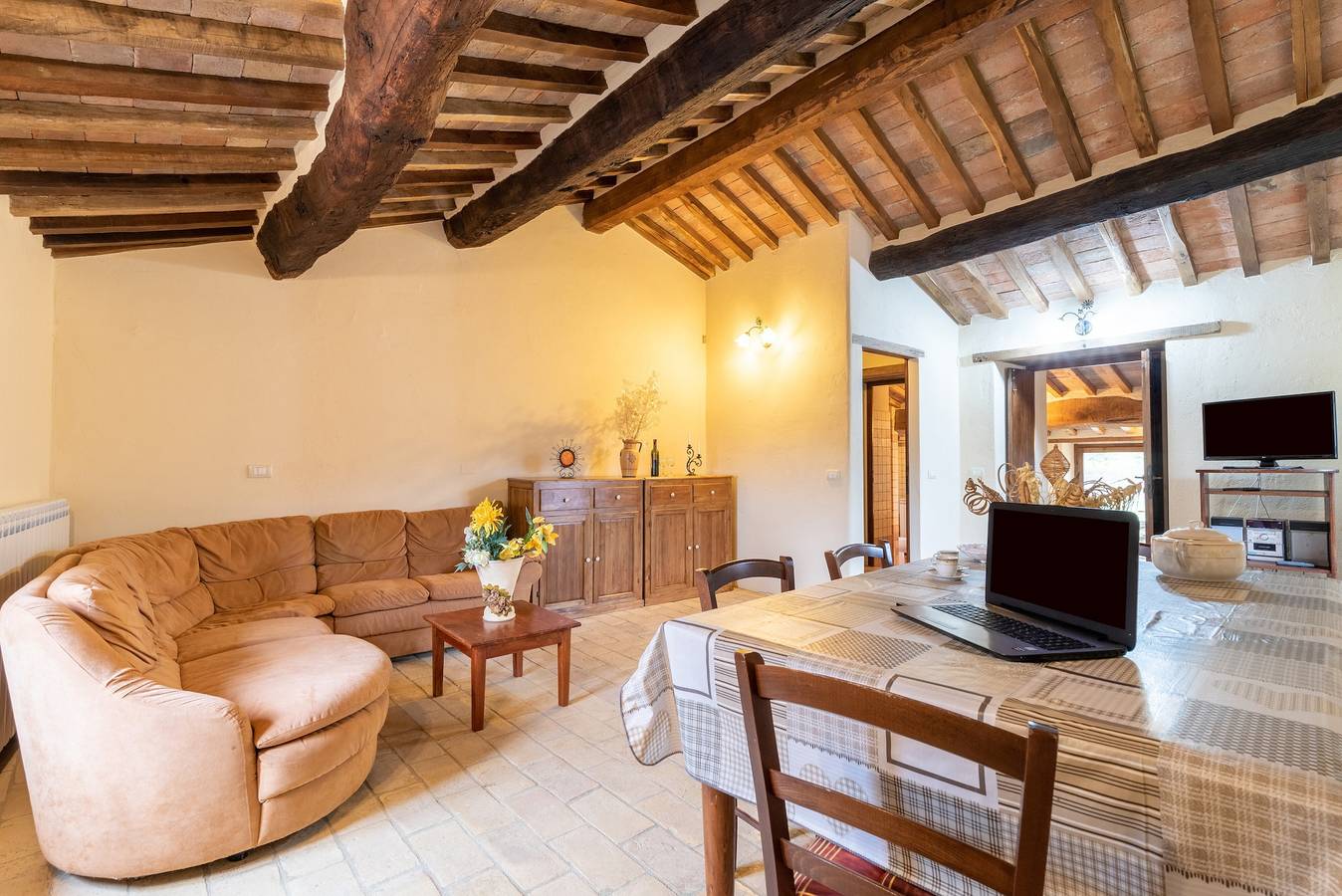 Agriturismo 'Cuiano Il Colombaio' con vista sulle montagne, piscina in comune e Wi-Fi in Provincia di Arezzo