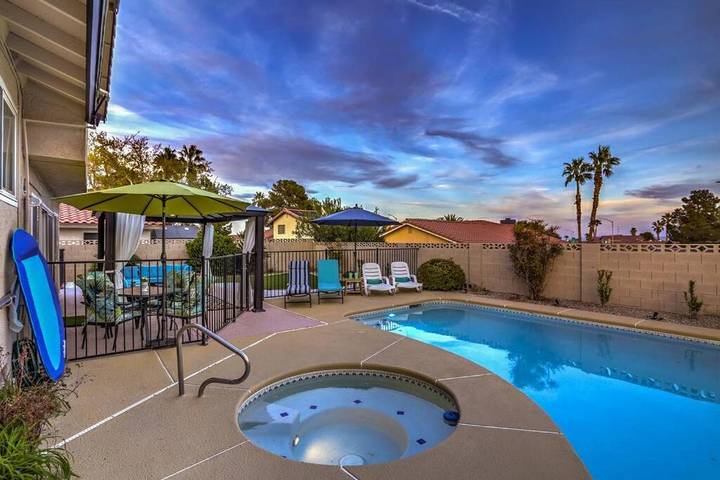 Villa pour 8 personnes, avec jacuzzi ainsi que jardin et piscine, animaux acceptés à Las Vegas - 2