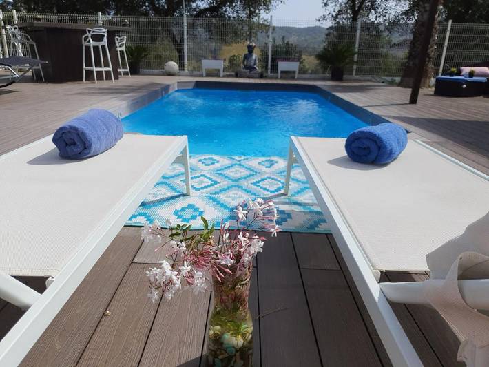 Apartamento para 4 personas, con Jacuzzi y Terraza además de Jardín y Piscina para niños en Dosrius
