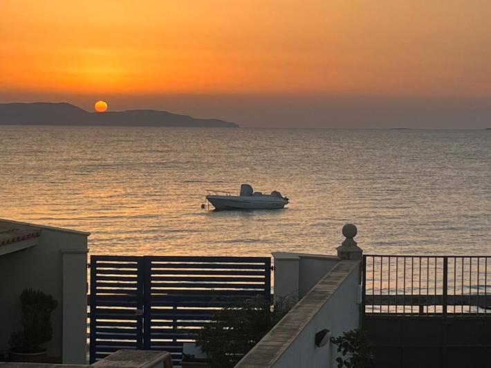 Casa vacanza per 12 persone, con giardino e panorama nonché terrazza, adatto a famiglie con bambini in Marausa