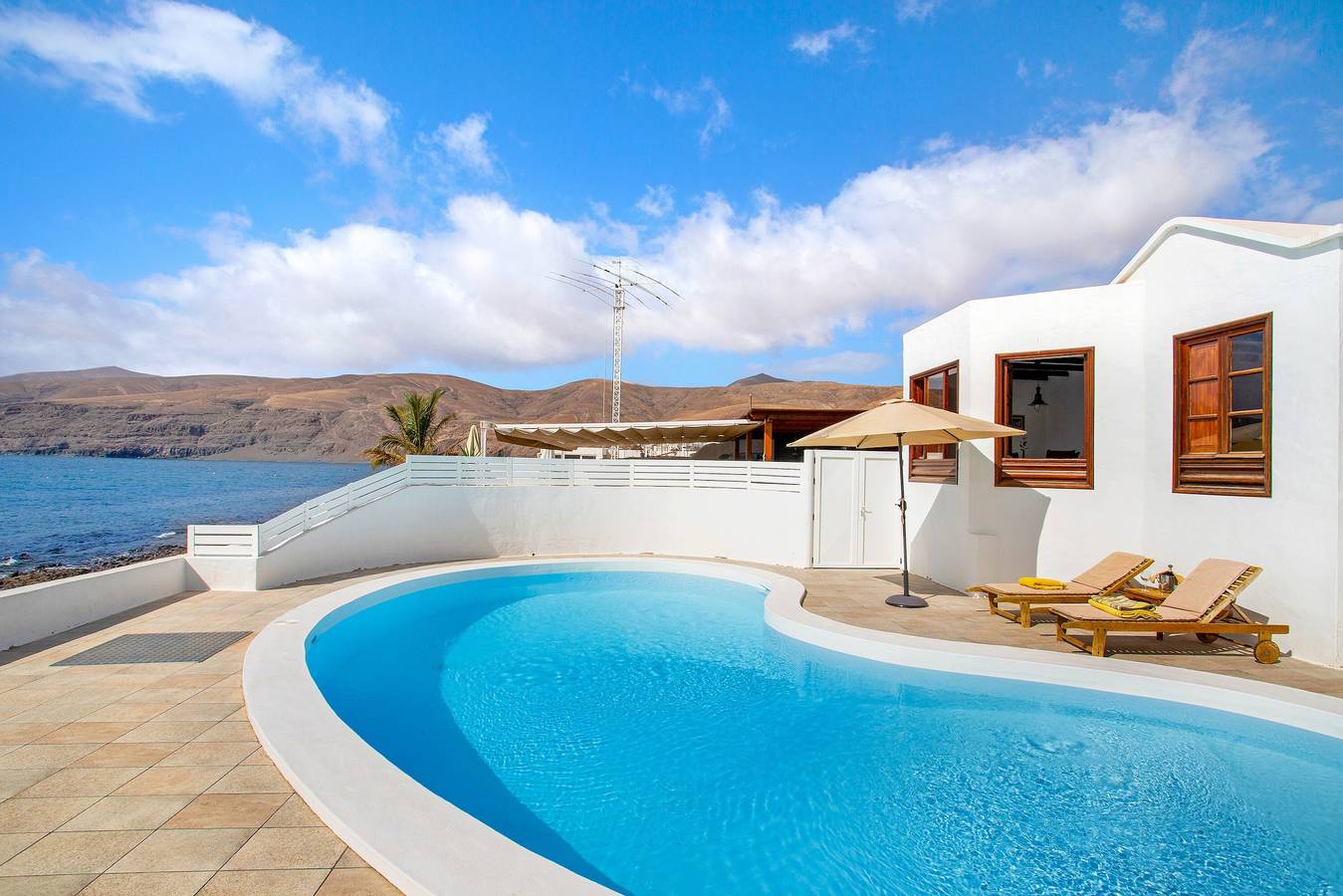 Wunderschöne Villa el Pescador mit Wlan, Terrassen und Pool in Quemada Beach, Lanzarote