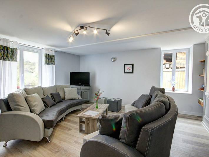Gîte pour 12 personnes, avec Terrasse et Jardin dans Montbrison - 4