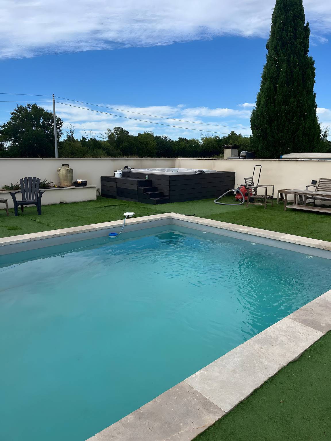 Villa "Pool Jacuzzi" with private pool, Wi-Fi and air conditioning in Camaret-sur-Aigues, Vaucluse