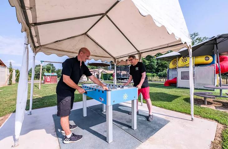 Camping pour 6 personnes, avec piscine ainsi que vue et terrasse, animaux acceptés dans l' Ain - 2