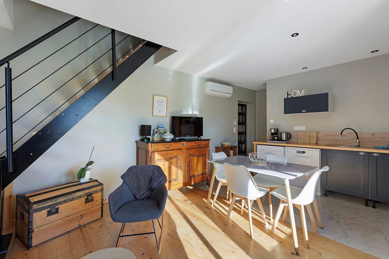 Holiday Home 'L'ancien Atelier' with Private Terrace, Wi-Fi and Air Conditioning in Muides-sur-Loire, Blois region