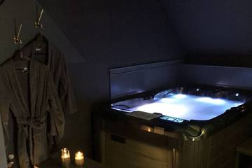 Gîte pour 15 personnes, avec sauna ainsi que jardin et jacuzzi à Sorbais (Aisne)