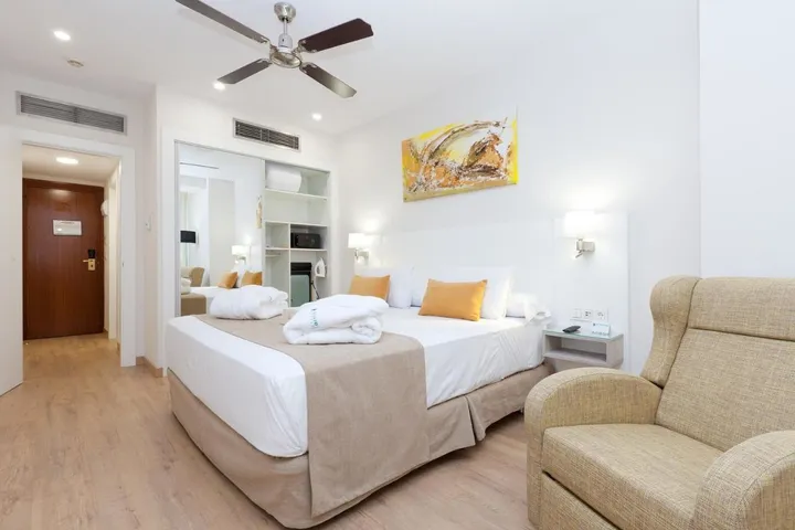 Hotel for 2 people, with garden and pool as well as view - 1