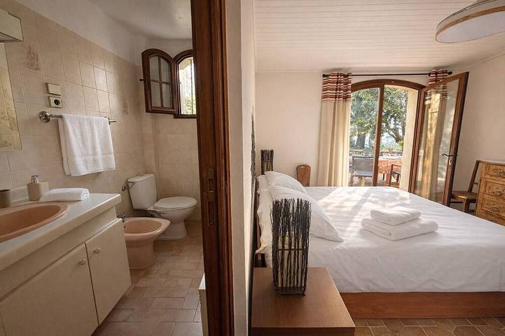 Location de vacances pour 5 personnes, avec jardin à Saint-André-de-la-Roche - 3